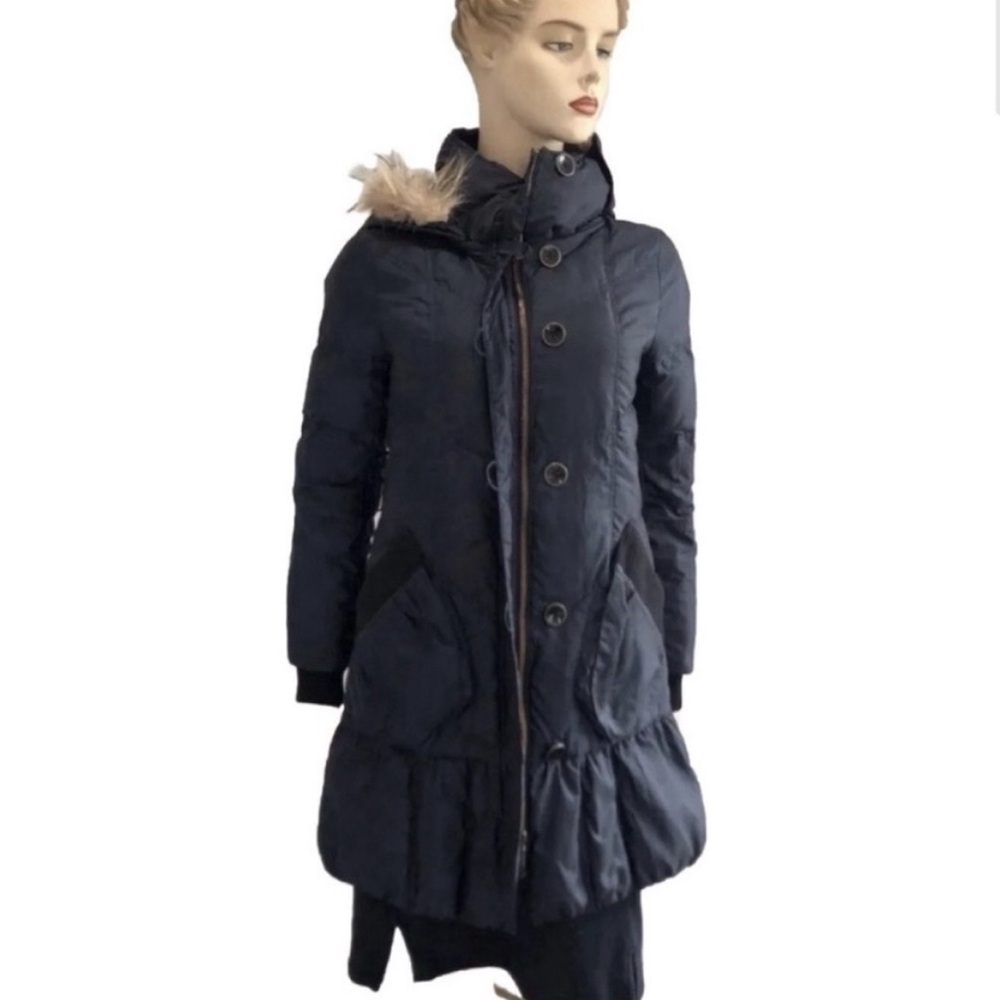 Elegant Navy Puffer Jacket with Fur Trim